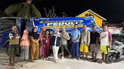 Musim Kemarau Berkepanjangan, NasDem Peduli Salurkan Air Bersih untuk Warga Tomilito