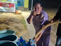 Terima Bantuan Air Bersih, Asna Tahir Puji Dedy Dunggio: “Orangnya Baik, Tidak Pilih Kasih”
